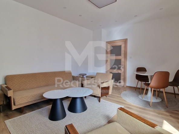 Дава се под наем Двустаен апартамент в Пловдив, Център - 60 кв.м за 459 € - Снимка #1