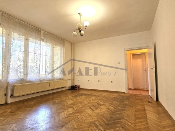 Тристаен апартамент в Пловдив, Кършияка - 88 кв.м за 1898 €/кв.м - Снимка #1