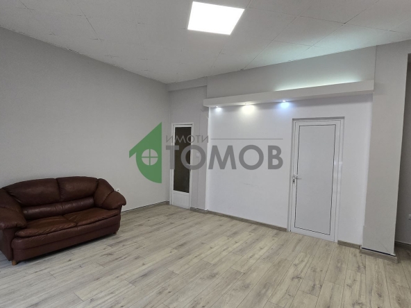 Дава се под наем Офис в Стара Загора, Център - 52 кв.м за 398.82 € - Снимка #1