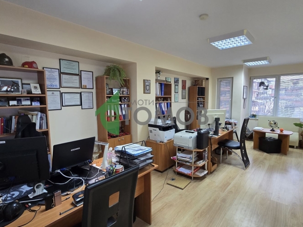 Офис в Стара Загора, Център - 68 кв.м за 833 €/кв.м - Снимка #1