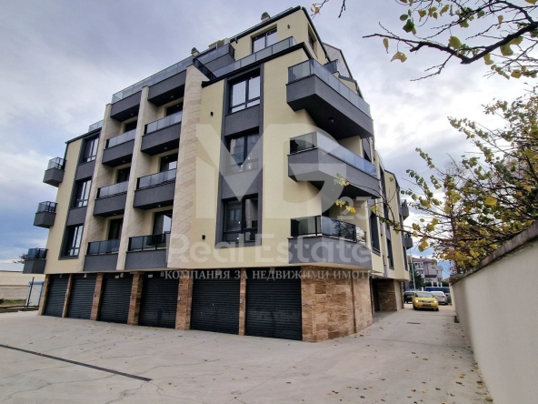 Четиристаен апартамент в Пловдив, Христо Смирненски - 241 кв.м за 603 €/кв.м - Снимка #1