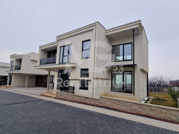 Къща в с. Марково, Област Пловдив - 457 кв.м за 736 €/кв.м - Снимка #1