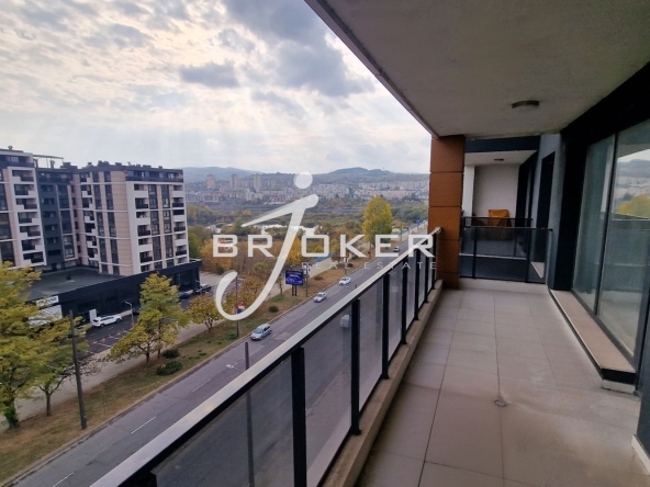 Тристаен апартамент в Кърджали, Център - 132 кв.м за 1061 €/кв.м - Снимка #1