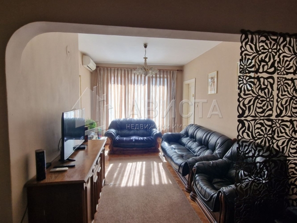 Дава се под наем Многостаен апартамент в София, Център - 150 кв.м за 1500 € - Снимка #1