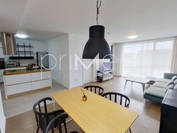 Дава се под наем Тристаен апартамент в Бургас, Център - 87 кв.м за 816 € - Снимка #1
