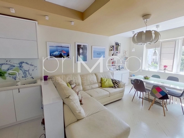 Тристаен апартамент в Бургас, Център - 74 кв.м за 3041 €/кв.м - Снимка #1