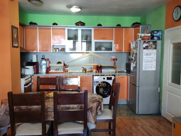 Дава се под наем Тристаен апартамент в Варна, Колхозен пазар - 90 кв.м за 433.5 € - Снимка #1