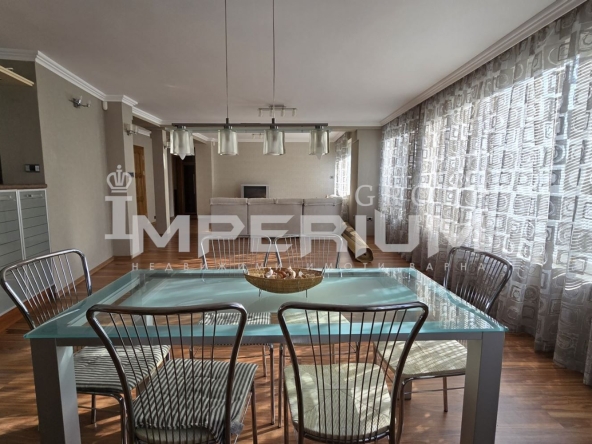 Дава се под наем Тристаен апартамент в Варна, Център - 120 кв.м за 816 € - Снимка #1