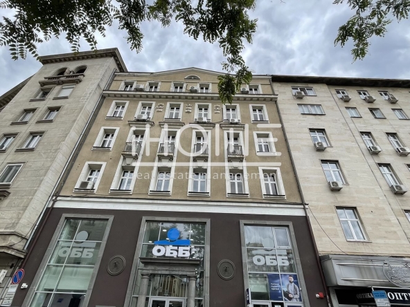 Дава се под наем Офис в София, Център - 1430 кв.м за 10010 € - Снимка #1