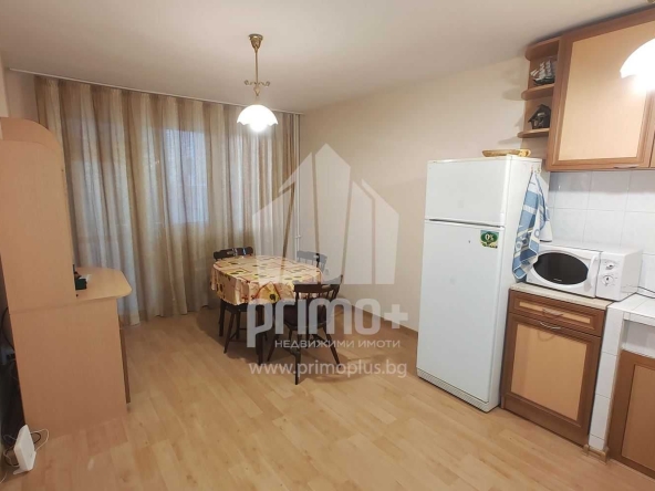 Тристаен апартамент в Велико Търново, Център - 75 кв.м за 5 €/кв.м - Снимка #1