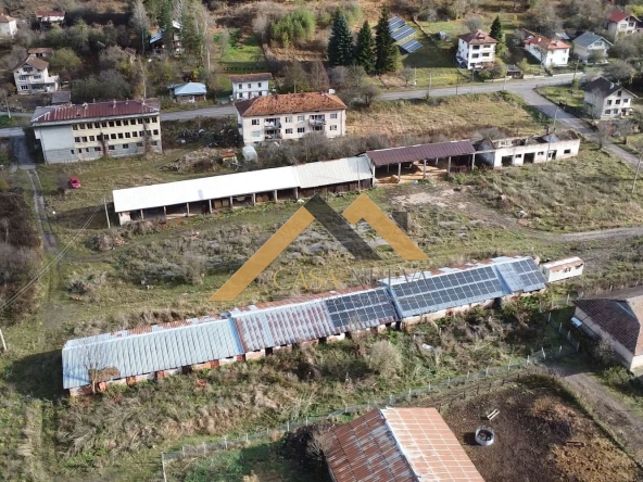 Промишлена сграда в с. Филиповци, Област Перник - 7671 кв.м за 20 €/кв.м - Снимка #1