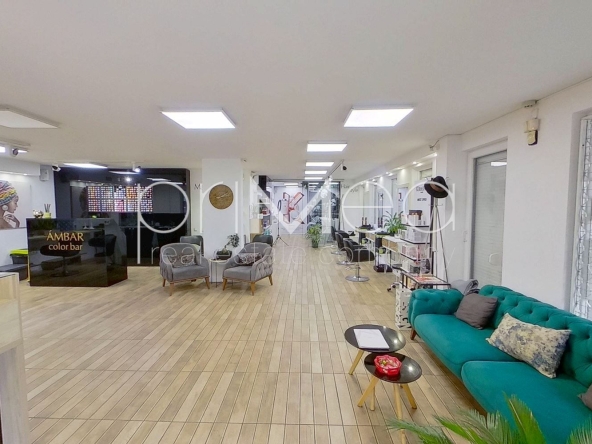 Дава се под наем Магазин в Благоевград, Идеален център - 130 кв.м за 1530 € - Снимка #1