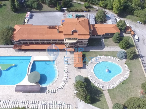 Хотел в Лясковец - 2441 кв.м за 734 €/кв.м - Снимка #1