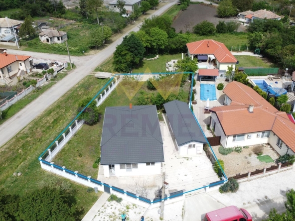 Къща в с. Гурково, Област Добрич - 110 кв.м за 1637 €/кв.м - Снимка #1