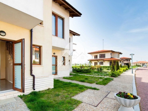 Къща в Балчик - 84 кв.м за 1167 €/кв.м - Снимка #1