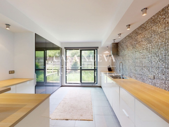 Къща в с. Кладница, Област Перник - 388 кв.м за 1444 €/кв.м - Снимка #1