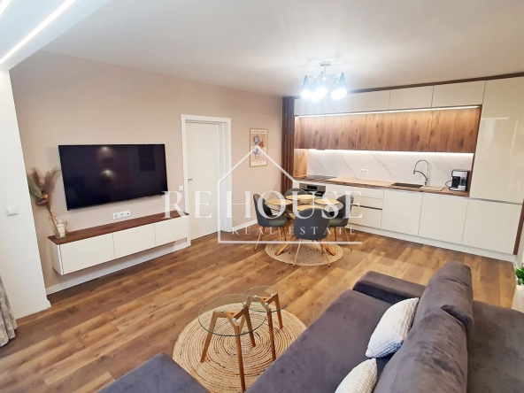 Дава се под наем Тристаен апартамент в Варна, Чайка - 80 кв.м за 900 € - Снимка #1