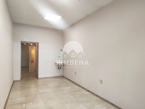 Дава се под наем Офис в Варна, Лятно кино Тракия - 30 кв.м за 360 € - Снимка #1