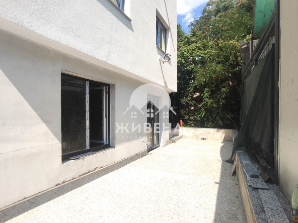 Тристаен апартамент в Варна, Базар Левски - 83 кв.м за 2509 €/кв.м - Снимка #1