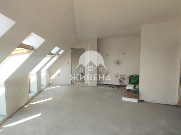 Четиристаен апартамент в Варна, Базар Левски - 97 кв.м за 2393 €/кв.м - Снимка #1