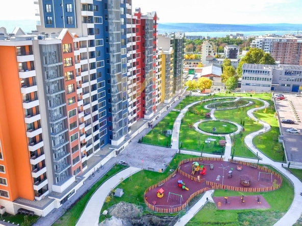 Тристаен апартамент в Варна, Победа - 102 кв.м за 2157 €/кв.м - Снимка #1