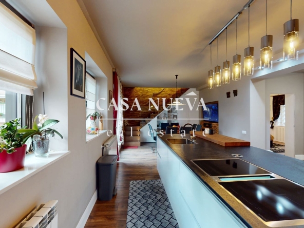 Къща в София, Център - 400 кв.м за 3188 €/кв.м - Снимка #1