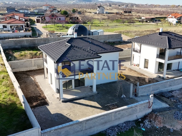 Къща в с. Брестник, Област Пловдив - 226 кв.м за 745 €/кв.м - Снимка #1