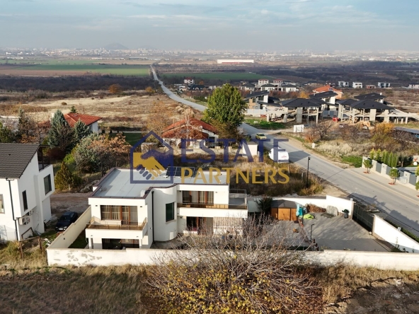 Къща в с. Белащица, Област Пловдив - 196 кв.м за 1197 €/кв.м - Снимка #1