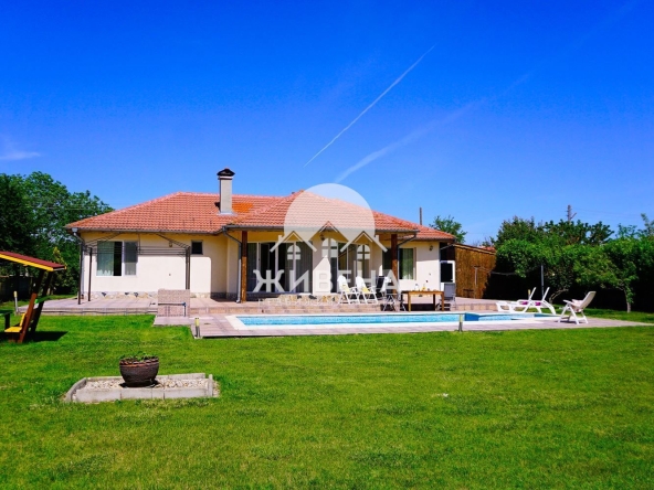 Къща в с. Соколово, Област Добрич - 152 кв.м за 668 €/кв.м - Снимка #1