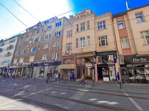 Тристаен апартамент в София, Оборище - 80 кв.м за 10 €/кв.м - Снимка #1