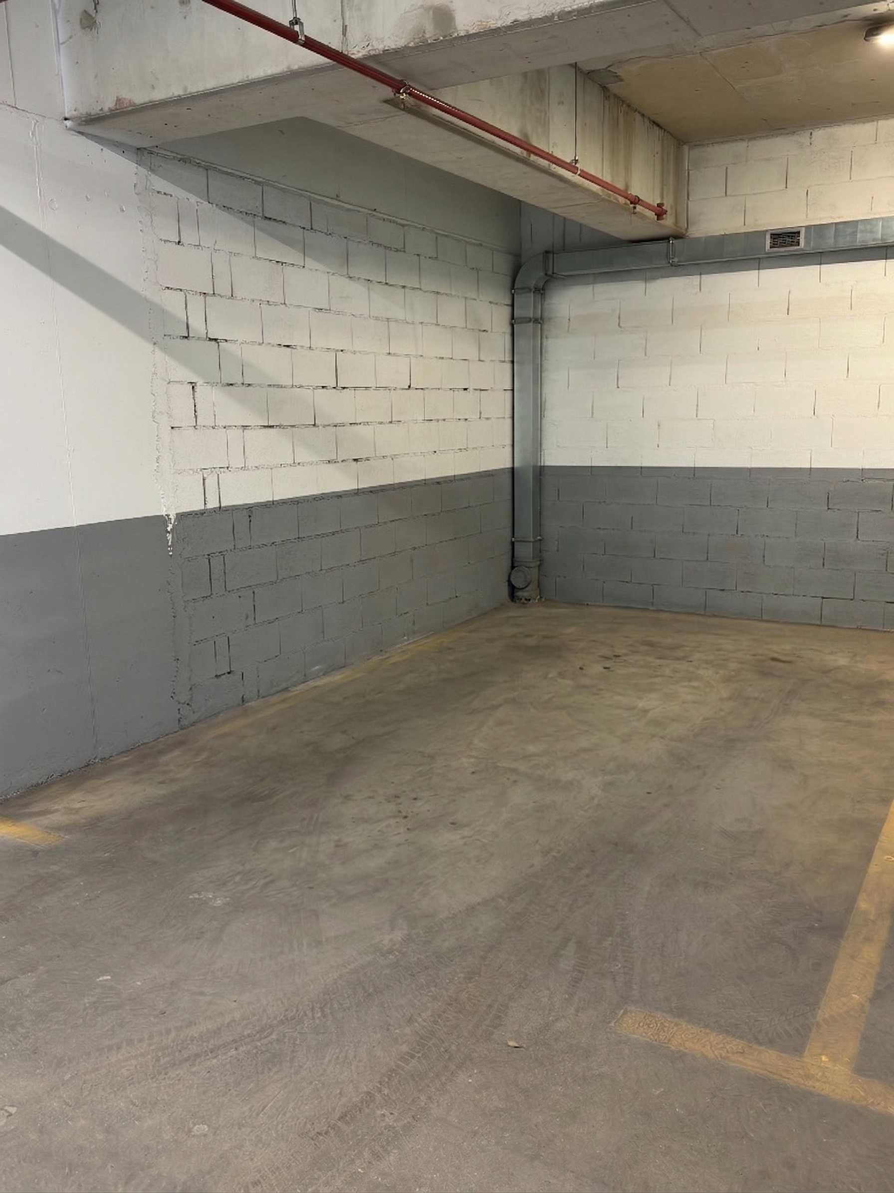 Гараж / Паркомясто в Варна, Левски - 13 кв.м за 1491 €/кв.м - Снимка #1