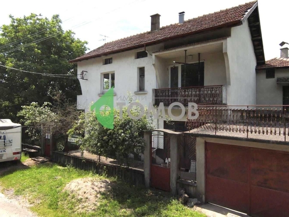 Къща в с. Белокопитово, Област Шумен - 326 кв.м за 391 €/кв.м - Снимка #1