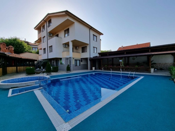 Хотел в Асеновград - 750 кв.м за 1020 €/кв.м - Снимка #1