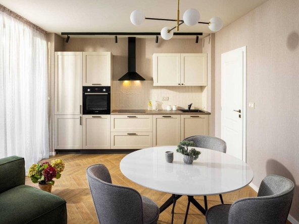 Двустаен апартамент в Пловдив, Кършияка - 75 кв.м за 2997 €/кв.м - Снимка #1