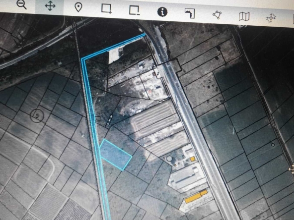 Парцел в Пловдив, Индустриална зона - Юг - 3907 кв.м за 38 €/кв.м - Снимка #1