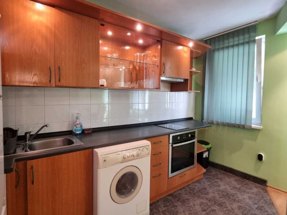 Дава се под наем Двустаен апартамент в Варна, Център - 70 кв.м за 458.49 € - Снимка #1