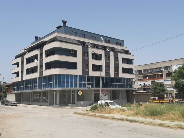 Двустаен апартамент в Петрич - 108 кв.м за 667 €/кв.м - Снимка #1