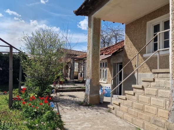 Къща в с. Методиево, Област Шумен - 80 кв.м за 375 €/кв.м - Снимка #1