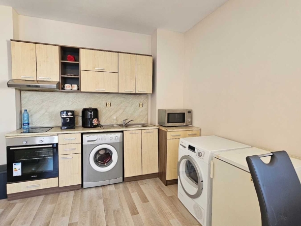 Дава се под наем Двустаен апартамент в к.к. Слънчев бряг - 90 кв.м за 300 € - Снимка #1