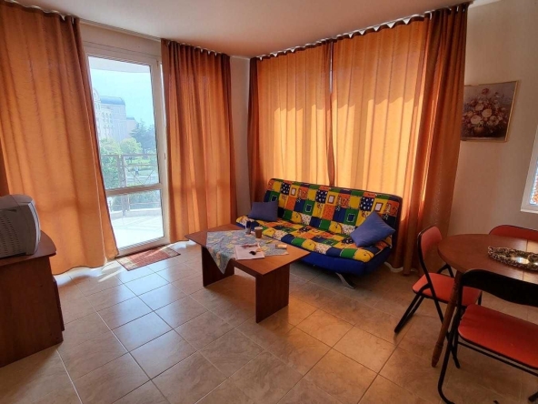 Дава се под наем Двустаен апартамент в Свети Влас - 65 кв.м за 153 € - Снимка #1