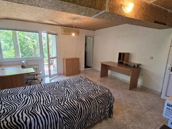 Дава се под наем Етаж от къща в Варна, Левски - 75 кв.м за 300 € - Снимка #1