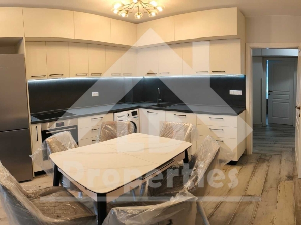 Дава се под наем Тристаен апартамент в к.к. Св.Св. Константин и Елена - 76 кв.м за 918 € - Снимка #1