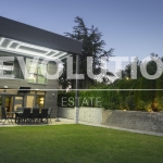 Дава се под наем Къща в Варна, м-т Траката - 320 кв.м за 5000 € - Снимка #1