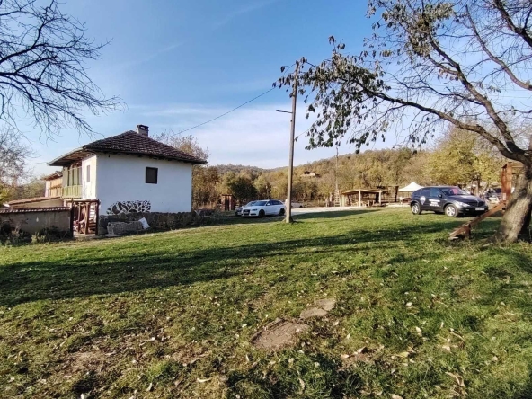 Къща в с. Голяма Желязна, Област Ловеч - 213 кв.м за 1038 €/кв.м - Снимка #1