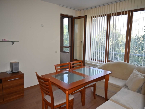 Тристаен апартамент в Бургас, Лазур - 82 кв.м за 2263 €/кв.м - Снимка #1