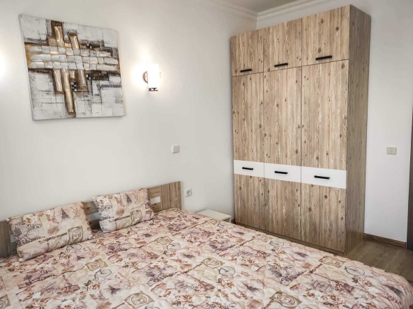 Тристаен апартамент в София, Банишора - 100 кв.м за 2000 €/кв.м - Снимка #1
