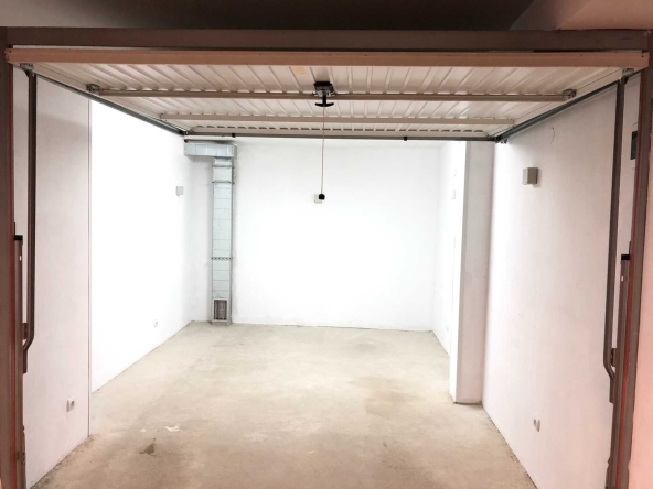 Дава се под наем Гараж / Паркомясто в София, Овча купел 2 - 20 кв.м за 102 € - Снимка #1