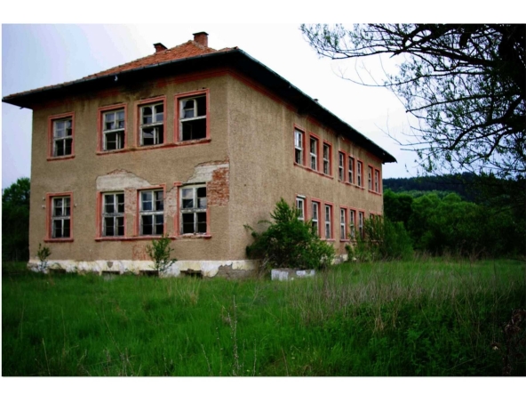 Парцел в София, Красно село - 7550 кв.м за 14 €/кв.м - Снимка #1