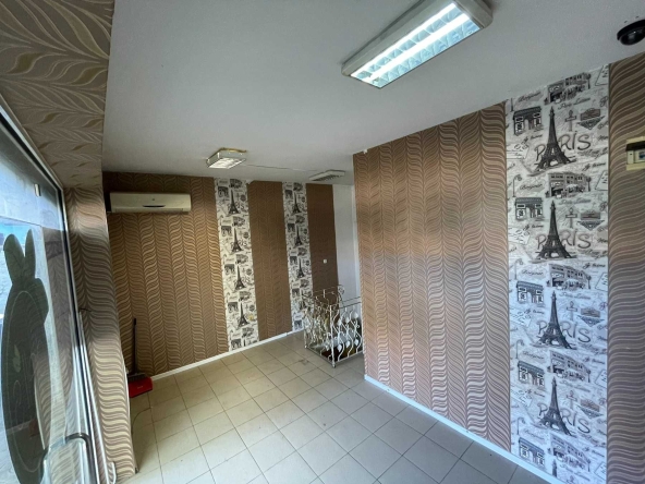 Дава се под наем Магазин в Варна, Колхозен пазар - 40 кв.м за 229.5 € - Снимка #1