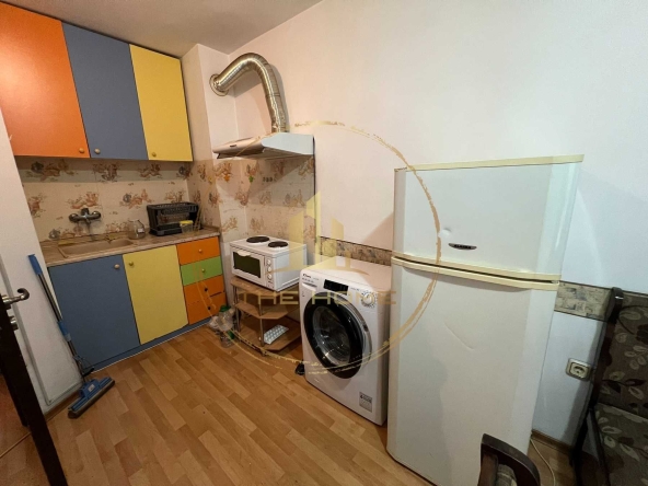 Дава се под наем Тристаен апартамент в Варна, Цветен квартал - 60 кв.м за 300 € - Снимка #1